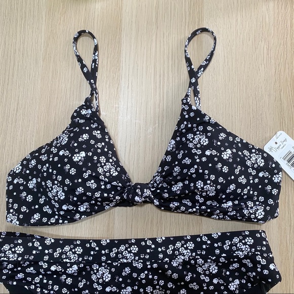 Dippin daisy’s daisy top and high waisted bottoms - Picture 4 of 6